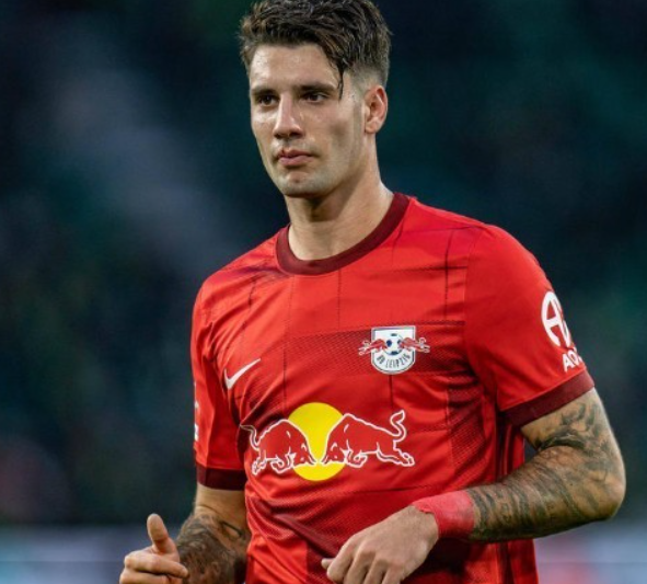 利物浦双星黄牌危机：英超与欧冠停赛规则下的严峻挑战