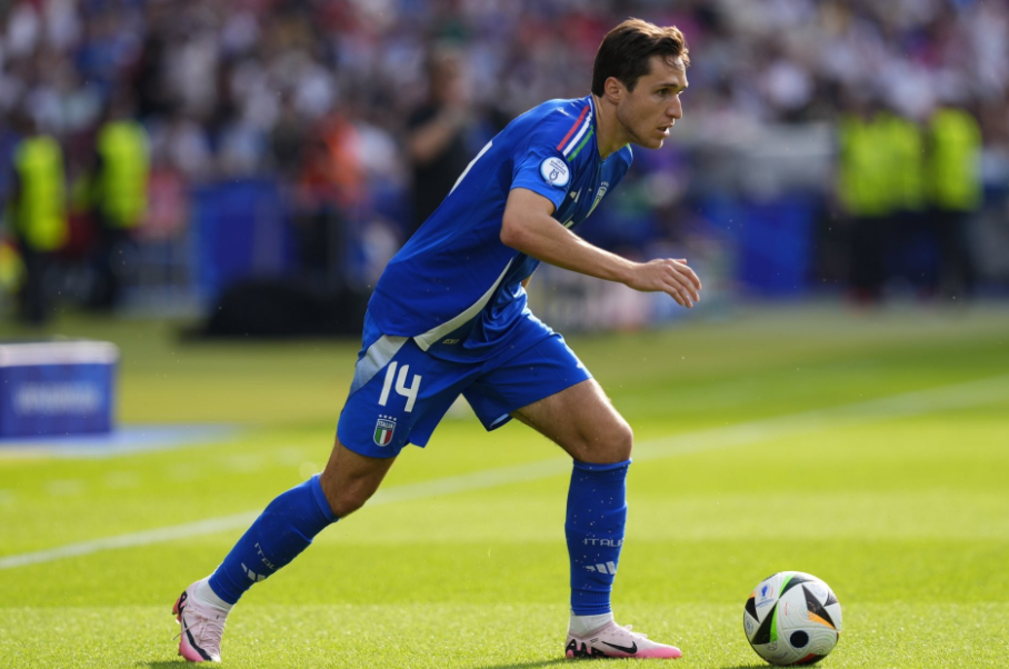 尤文求购基耶萨：报价待定，转会进程稳步推进