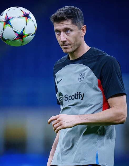 欧冠赛场：<a href='/news/tag/258.html' style='color: blue;'>巴萨</a>客战布拉格斯拉维亚，莱万创里程碑式成就