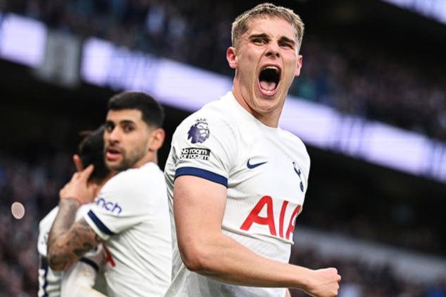  热刺后卫去留存疑，曼联引援重心在中场 缩略图