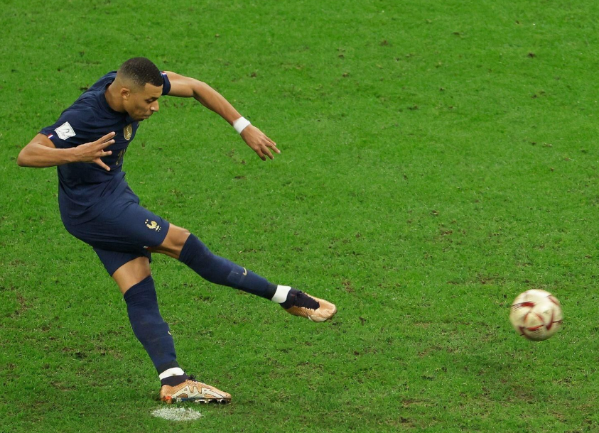 姆巴佩膝伤成疑，世界杯目标或影响皇马欧冠征程