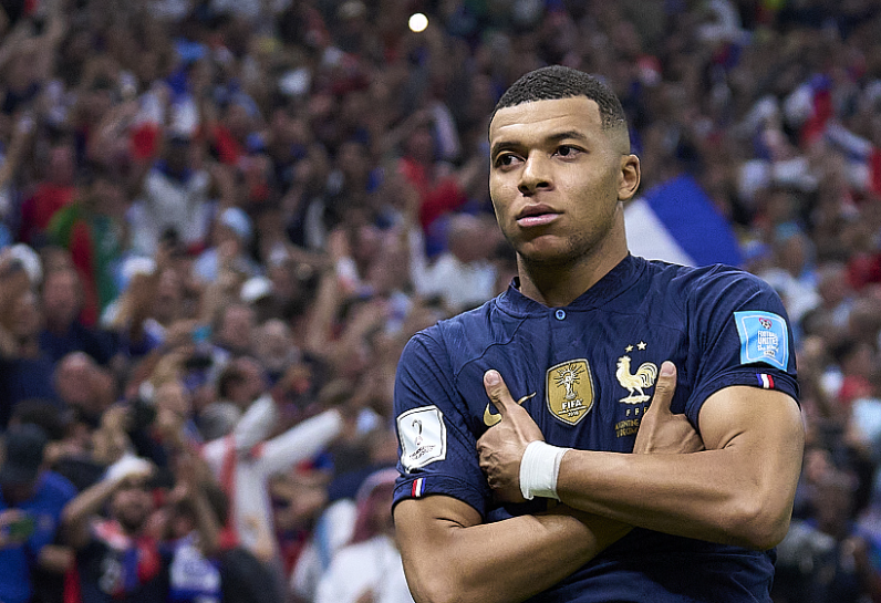 姆巴佩膝伤成疑，世界杯目标或影响皇马欧冠征程