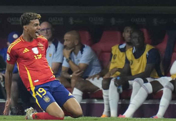 巴萨赛场风波：亚马尔离场情绪背后的深度剖析