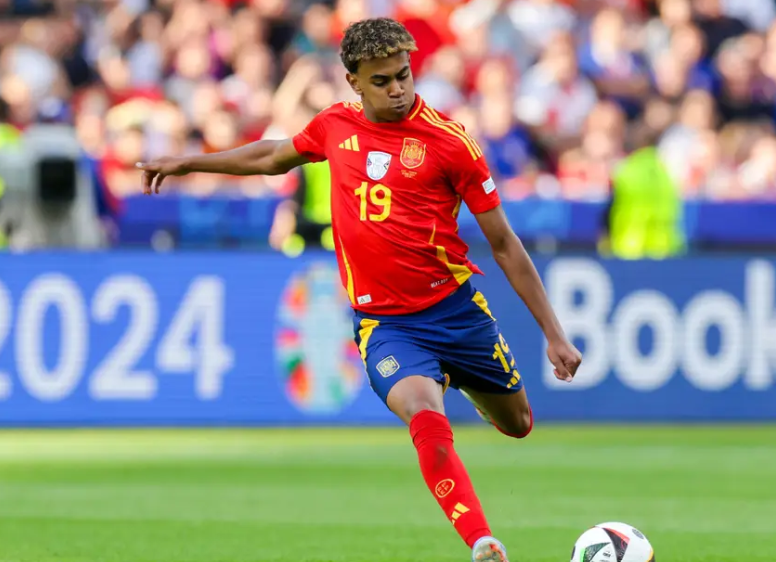 巴萨赛场风波：亚马尔离场情绪背后的深度剖析