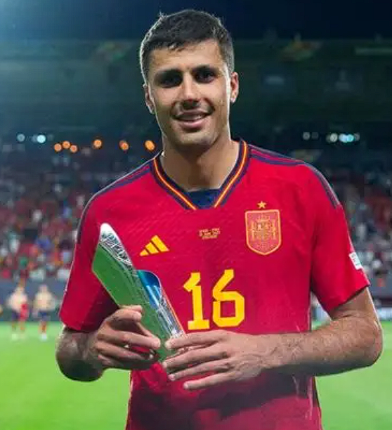 罗德里展望世界杯：西班牙志在夺冠，团结与进步成制胜法宝