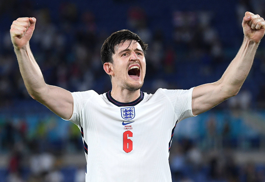 马奎尔转会动态与赛场表现：坚守曼联背后的多重因素